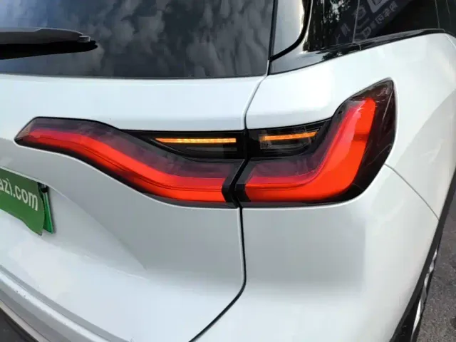 Nio ES8 — Фото автомобиля 7