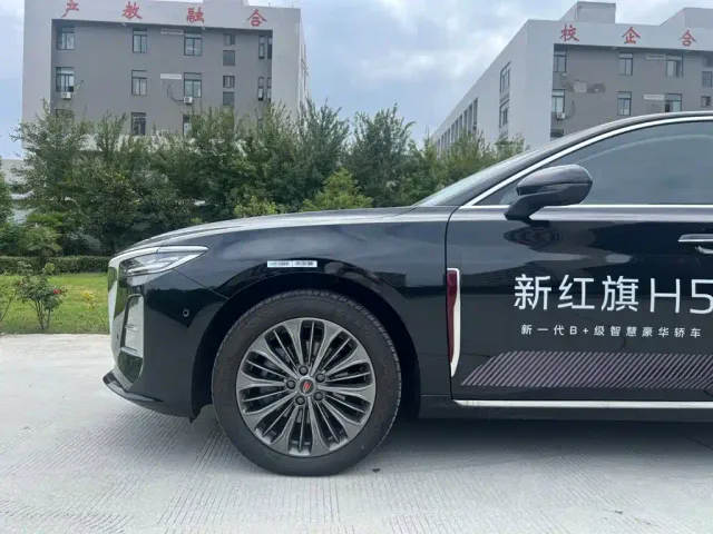 Hongqi H5 — Фото автомобиля 4