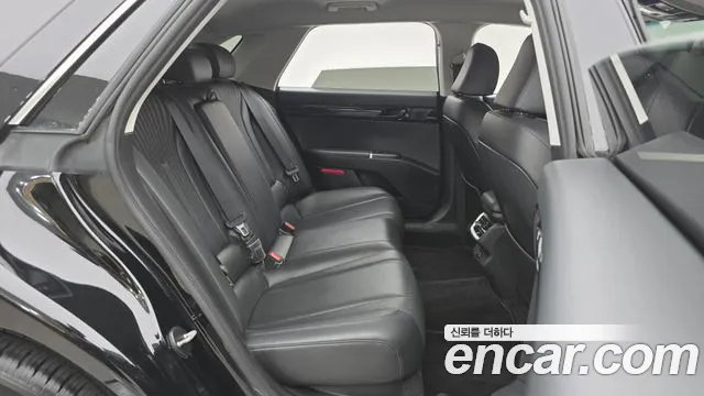 Hyundai Grandeur Grandeur (GN7) 2.5 Бензин 2WD — Фото автомобиля 12