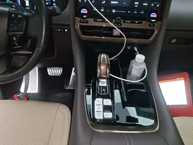 Toyota Alphard — Фото автомобиля 13