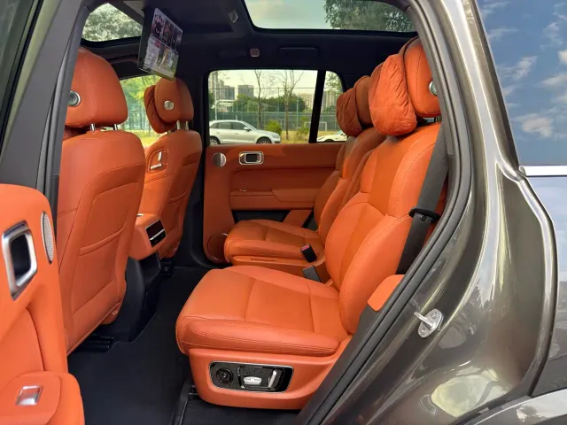 Li Auto L8 — Фото автомобиля 15