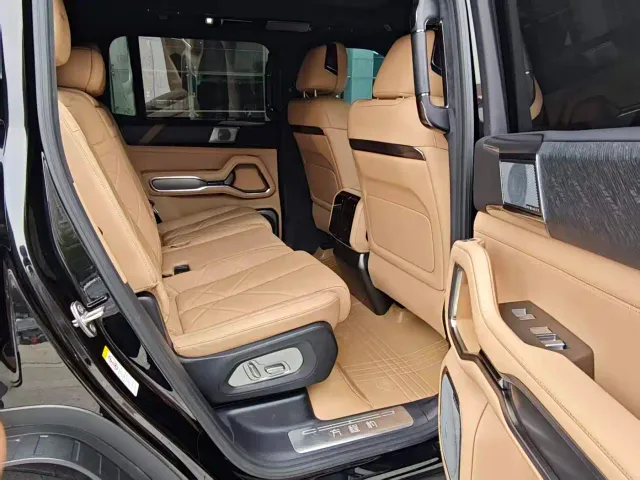 BYD FangChengBao Leopard 8 — Фото автомобиля 13