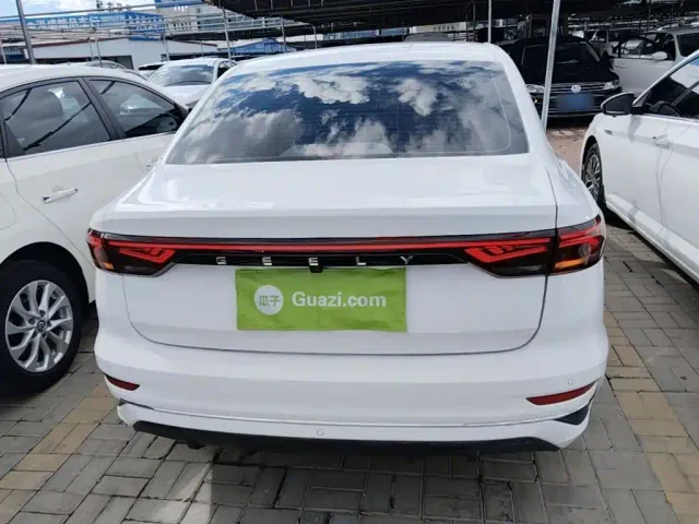 Geely Emgrand — Фото автомобиля 5