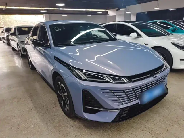 Changan Eado — Фото автомобиля 3