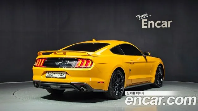 Ford Mustang — Фото автомобиля 2