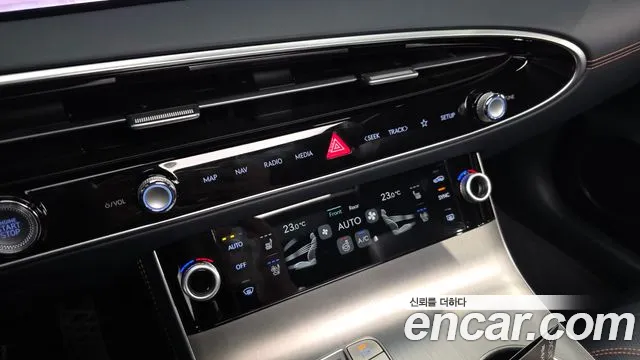 Genesis GV70 — Фото автомобиля 23