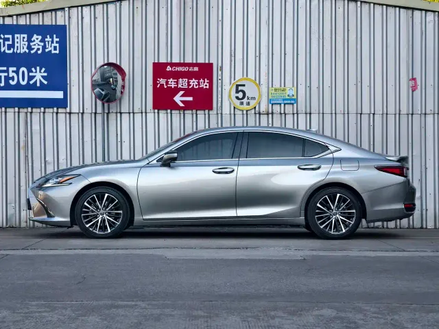 Lexus ES — Фото автомобиля 4