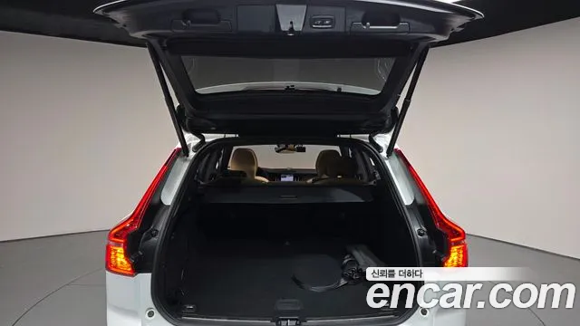 Volvo XC60 Generation 2 — Фото автомобиля 19