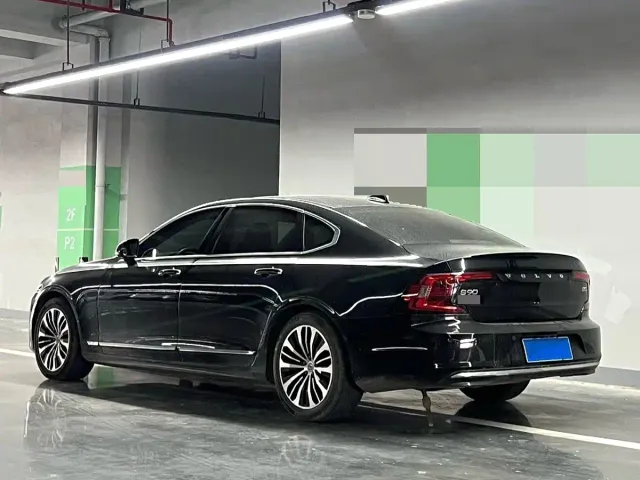 Volvo S90 — Фото автомобиля 3