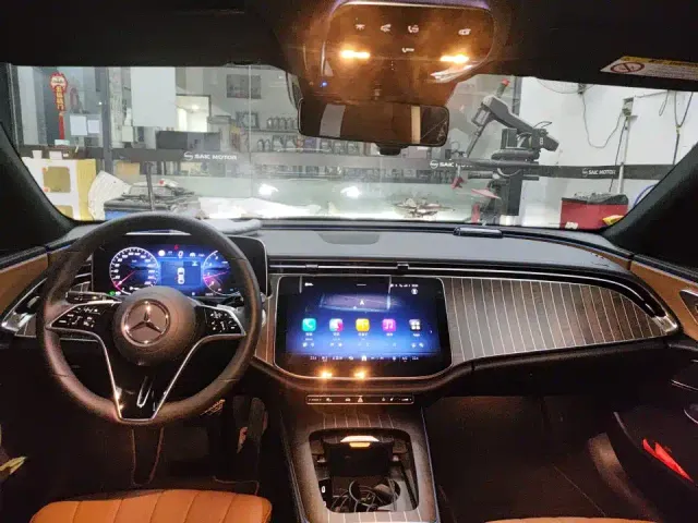 Mercedes-Benz E-Class — Фото автомобиля 3