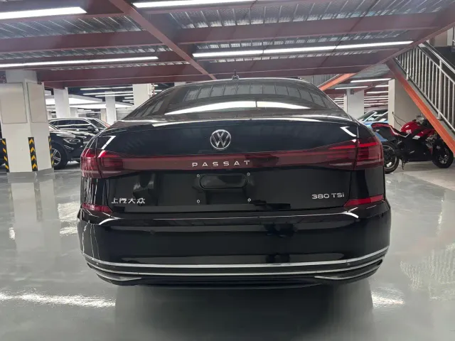 Volkswagen Passat — Фото автомобиля 12