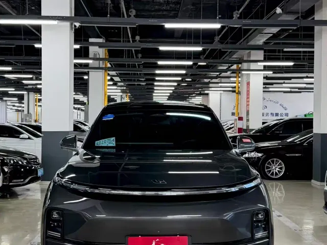 Li Auto L8 — Фото автомобиля 2