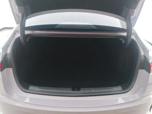 Roewe M7 DMH — Фото автомобиля 4