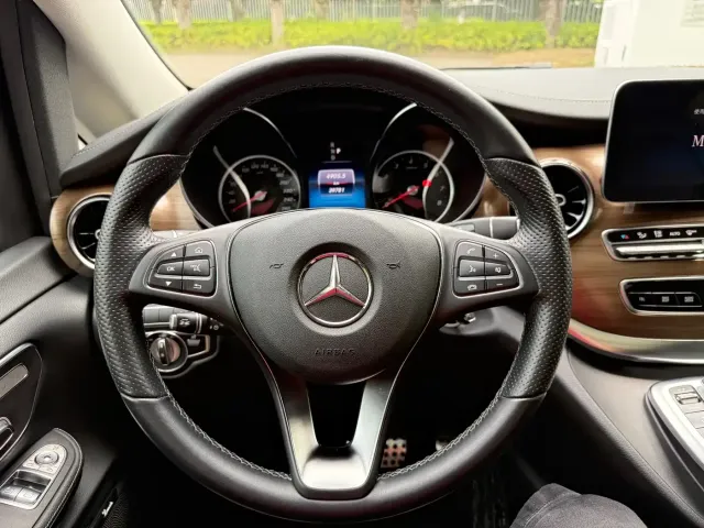 Mercedes-Benz V-Class — Фото автомобиля 15