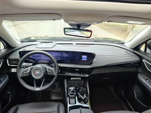Buick Envision Plus — Фото автомобиля 12