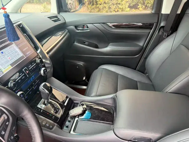 Toyota Vellfire — Фото автомобиля 19