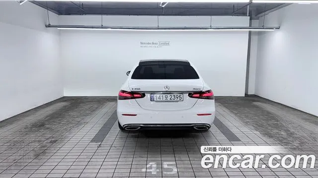 Mercedes-Benz E-Class — Фото автомобиля 4