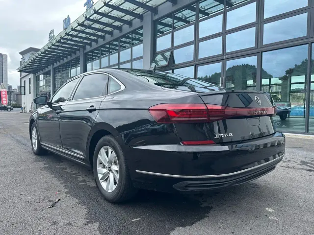 Volkswagen Passat — Фото автомобиля 10