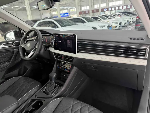 Volkswagen Tiguan L — Фото автомобиля 19