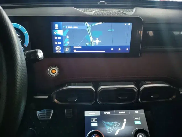 Jetour X70 Plus — Фото автомобиля 12
