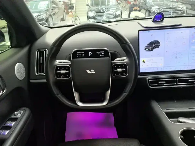 Li Auto L9 — Фото автомобиля 10
