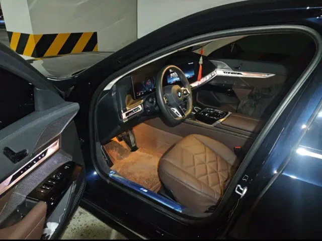 BMW 7 Series — Фото автомобиля 2