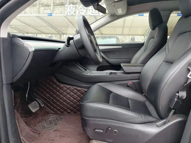 Tesla Model Y — Фото автомобиля 14