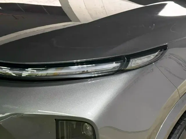 Li Auto L8 — Фото автомобиля 24