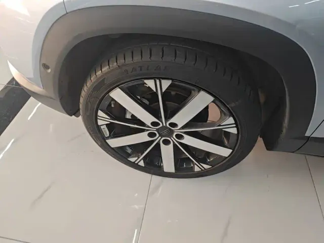 Geely ICON — Фото автомобиля 22