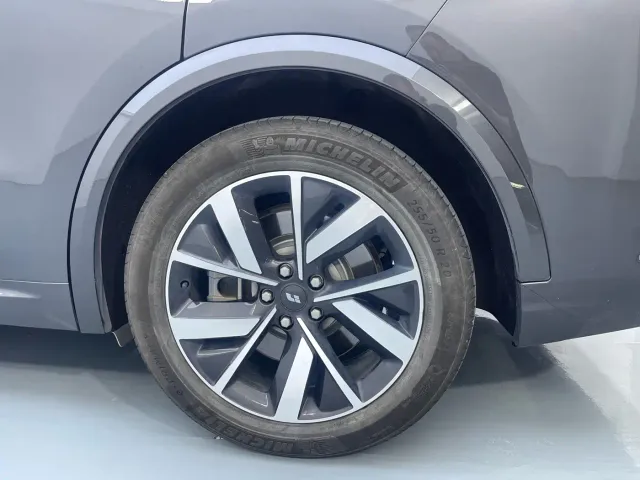 Li Auto L8 — Фото автомобиля 12