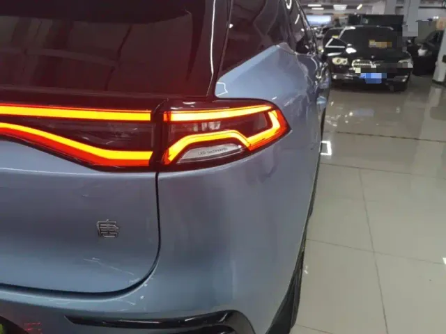 BYD Tang — Фото автомобиля 7