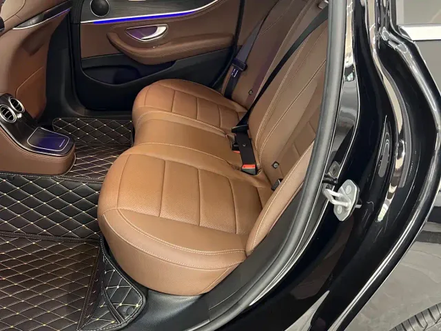 Mercedes-Benz E-Class — Фото автомобиля 17