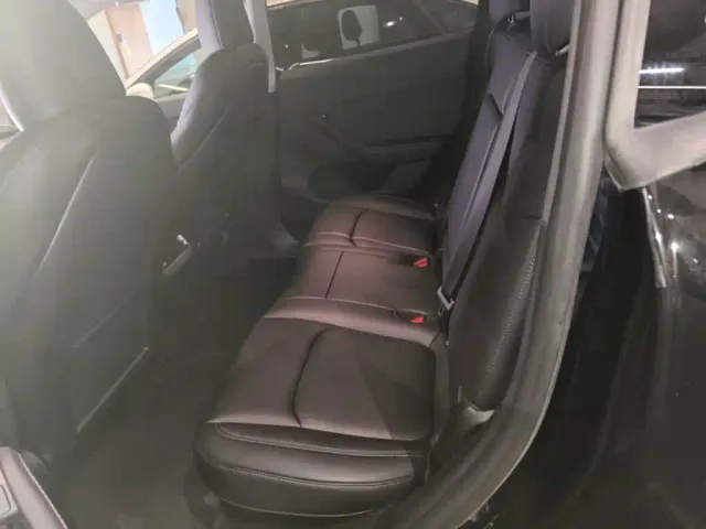 Tesla Model Y — Фото автомобиля 16