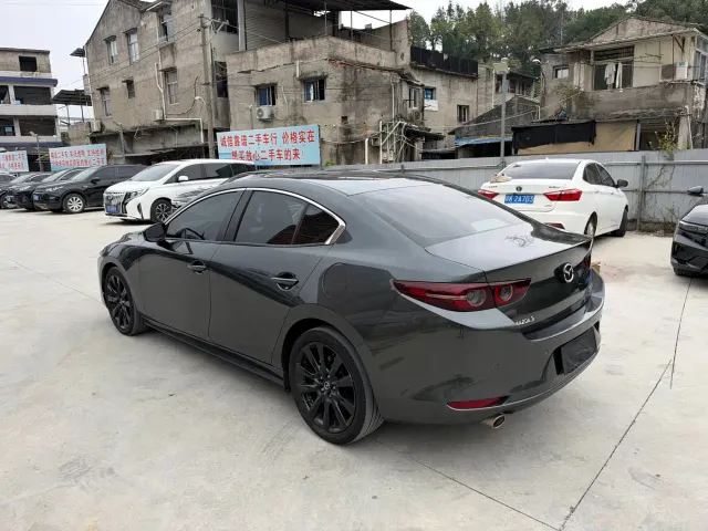 Mazda Axela — Фото автомобиля 3