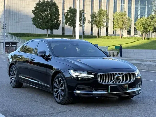 Volvo S90 — Фото автомобиля 3