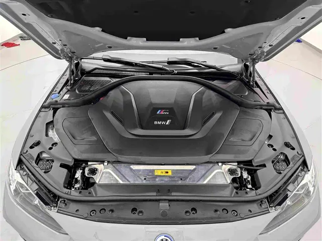 BMW i4 — Фото автомобиля 24