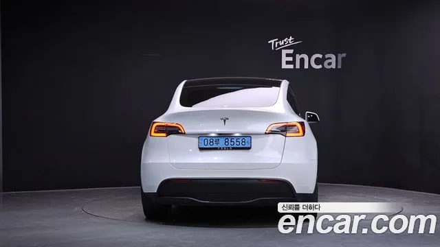 Tesla Model Y — Фото автомобиля 3