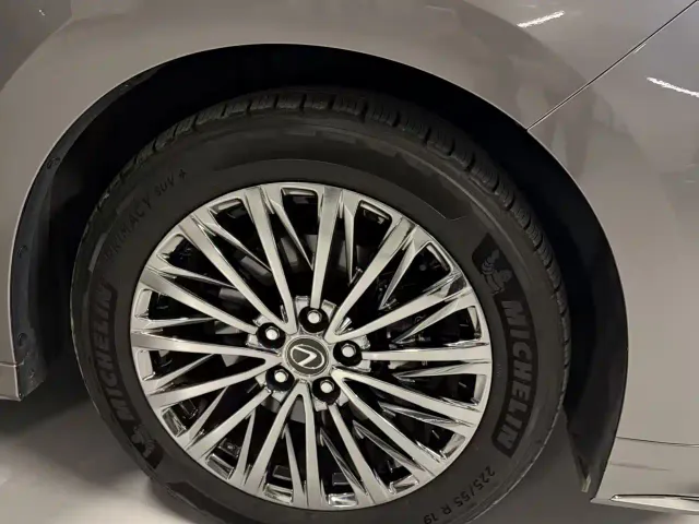 Lexus LM — Фото автомобиля 13