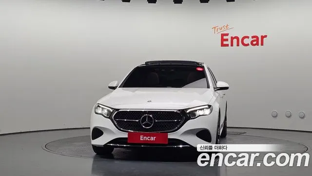 Mercedes-Benz E-Class — Фото автомобиля 3