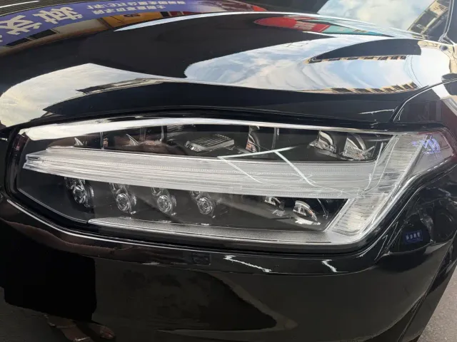 Volvo XC90 — Фото автомобиля 4