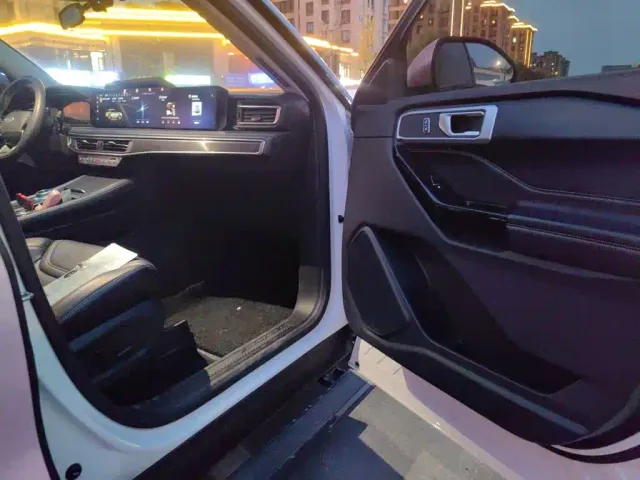 Ford Explorer — Фото автомобиля 19