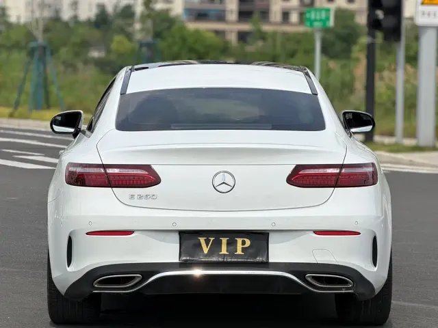 Mercedes-Benz E-Class — Фото автомобиля 9