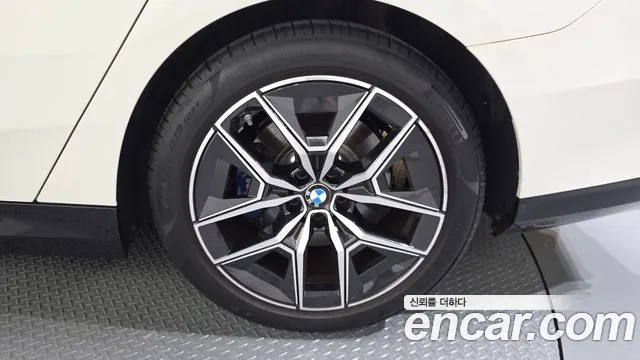 BMW 5-Series — Фото автомобиля 19