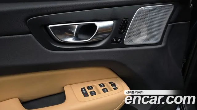 Volvo XC60 2nd Gen — Фото автомобиля 27