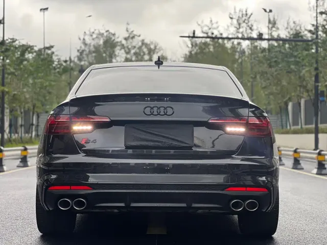 Audi S4 — Фото автомобиля 7