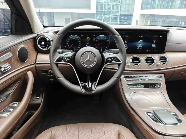 Mercedes-Benz E-Class — Фото автомобиля 4