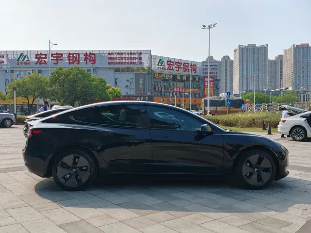 Tesla Model 3 — Фото автомобиля 7