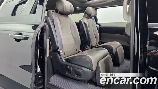 Kia Carnival Generation 4 — Фото автомобиля 16