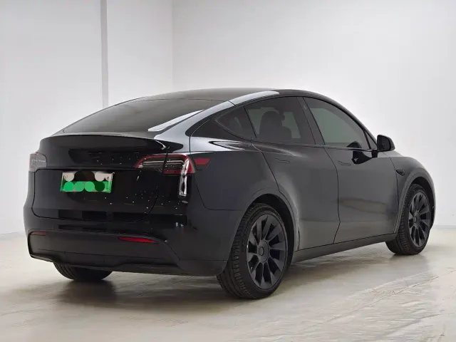 Tesla Model Y — Фото автомобиля 6