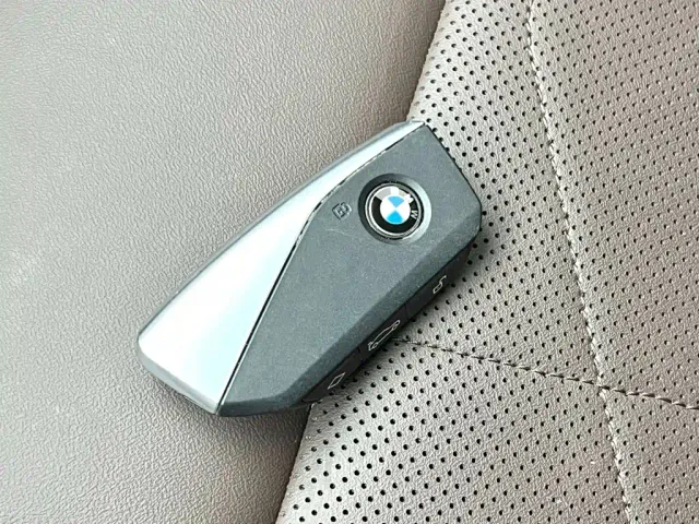 BMW iX1 — Фото автомобиля 3